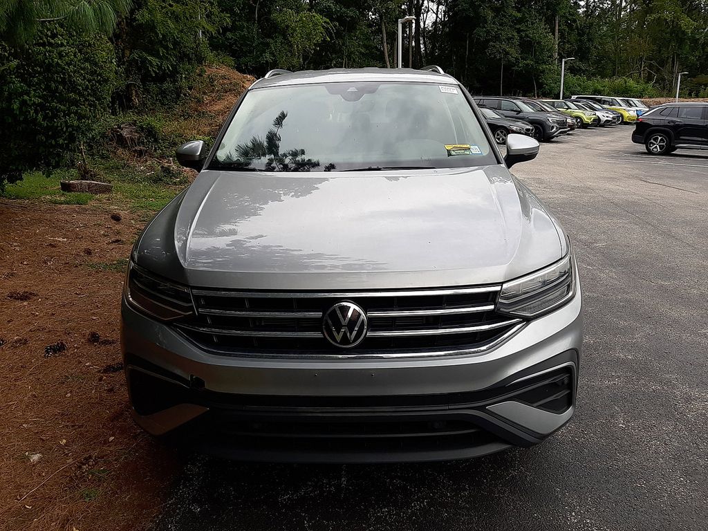 2022 Volkswagen Tiguan SE photo 2