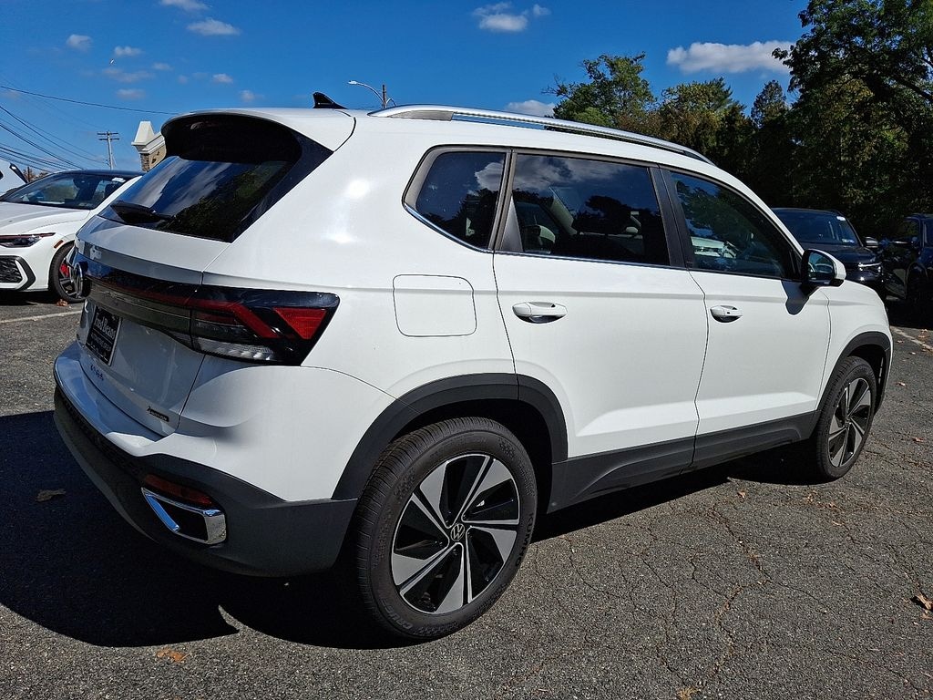 New 2025 Volkswagen Taos 1.5T SE SUV