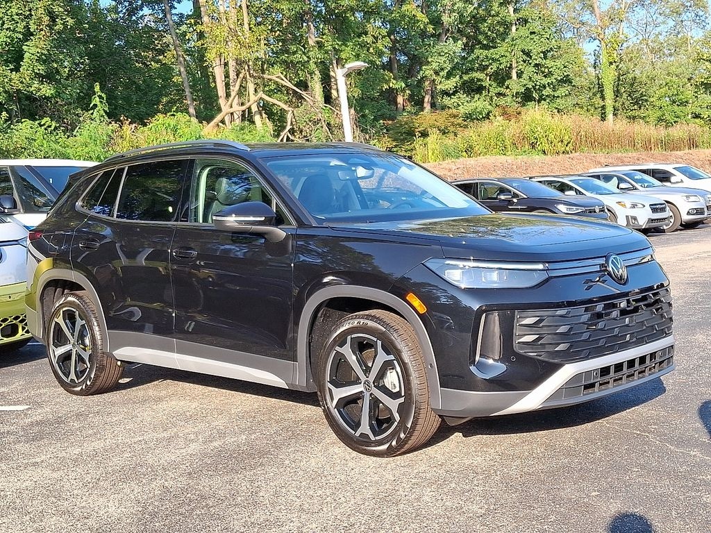 New 2025 Volkswagen Tiguan 2.0T SE SUV