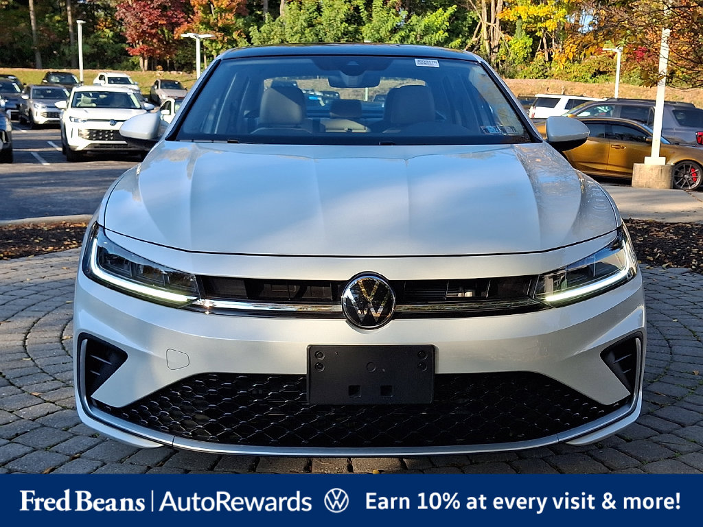 Certified 2025 Volkswagen Jetta 1.5T SE Sedan