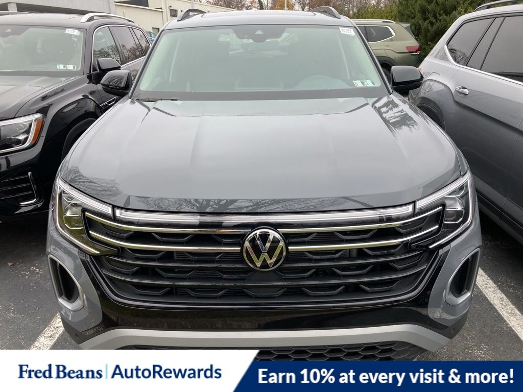2026 Volkswagen Atlas Peak Edition SE photo 2