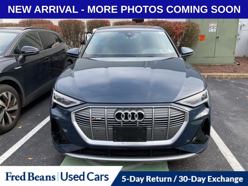 2023 Audi e-tron Sportback S line Premium photo 2