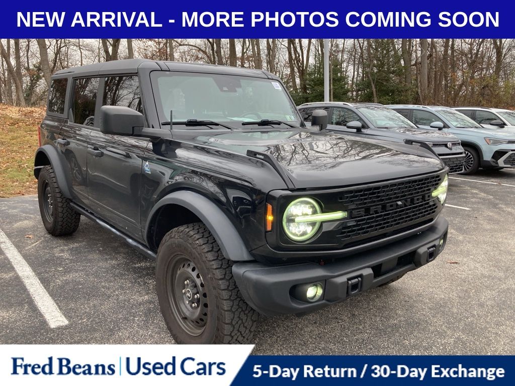 2023 Ford Bronco 4-Door Black Diamond's photo