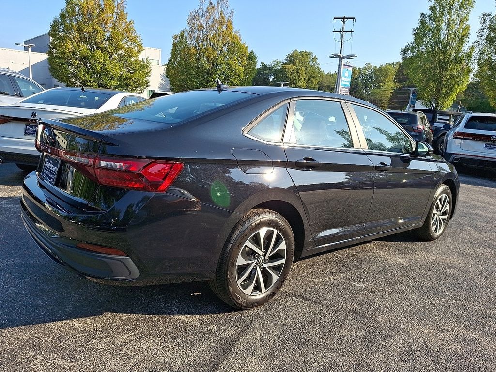 New 2025 Volkswagen Jetta 1.5T S Sedan