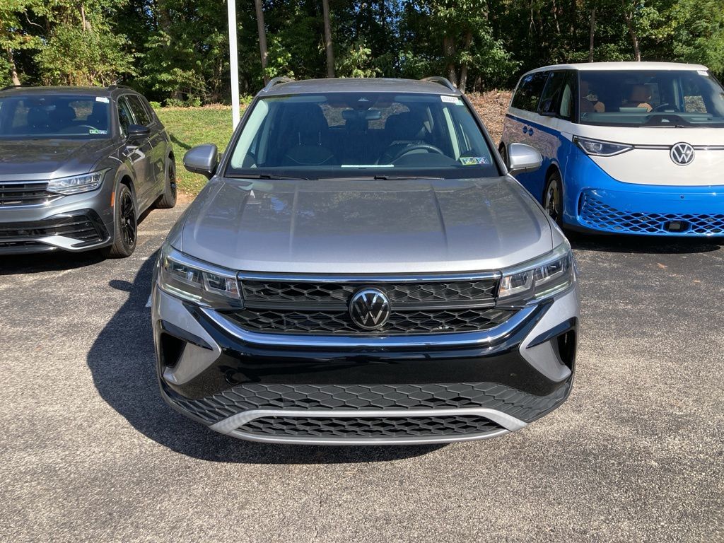 2023 Volkswagen Taos SE photo 2