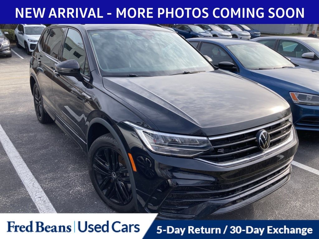 2022 Volkswagen Tiguan SE R-LINE BLACK's photo