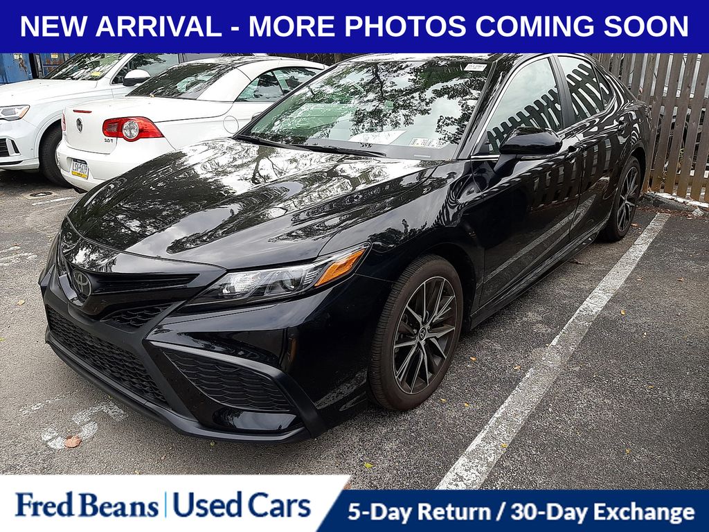2023 Toyota Camry SE photo 3