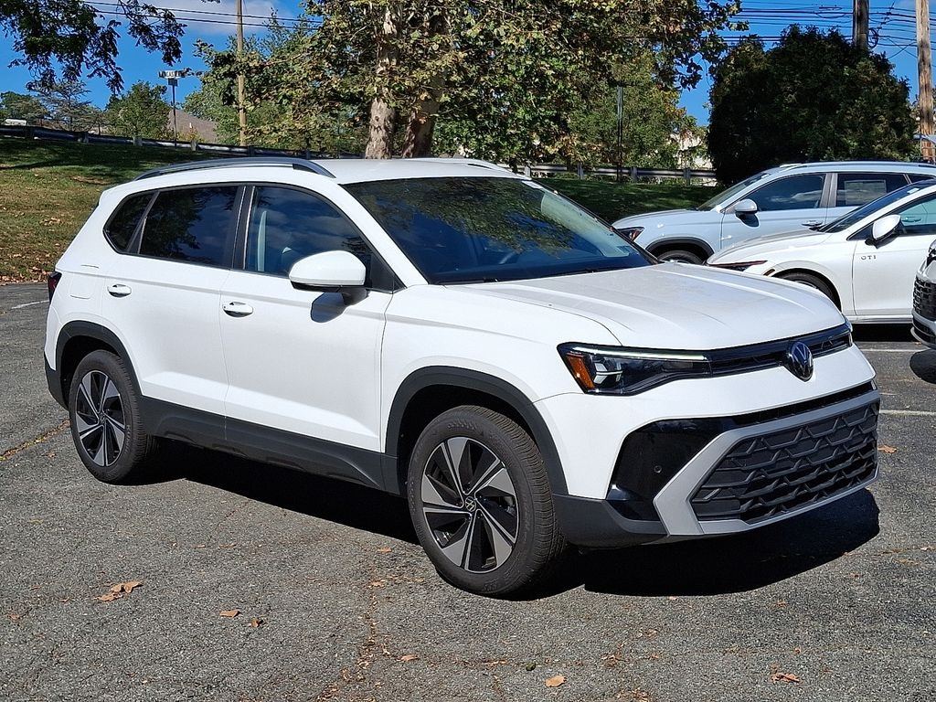 New 2025 Volkswagen Taos 1.5T SE SUV