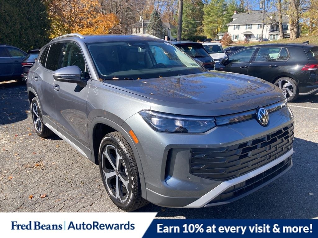 2026 Volkswagen Tiguan SE's photo