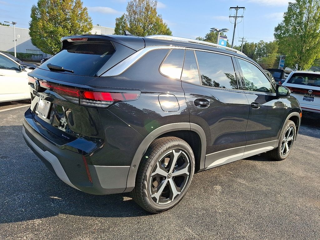 New 2025 Volkswagen Tiguan 2.0T SE SUV