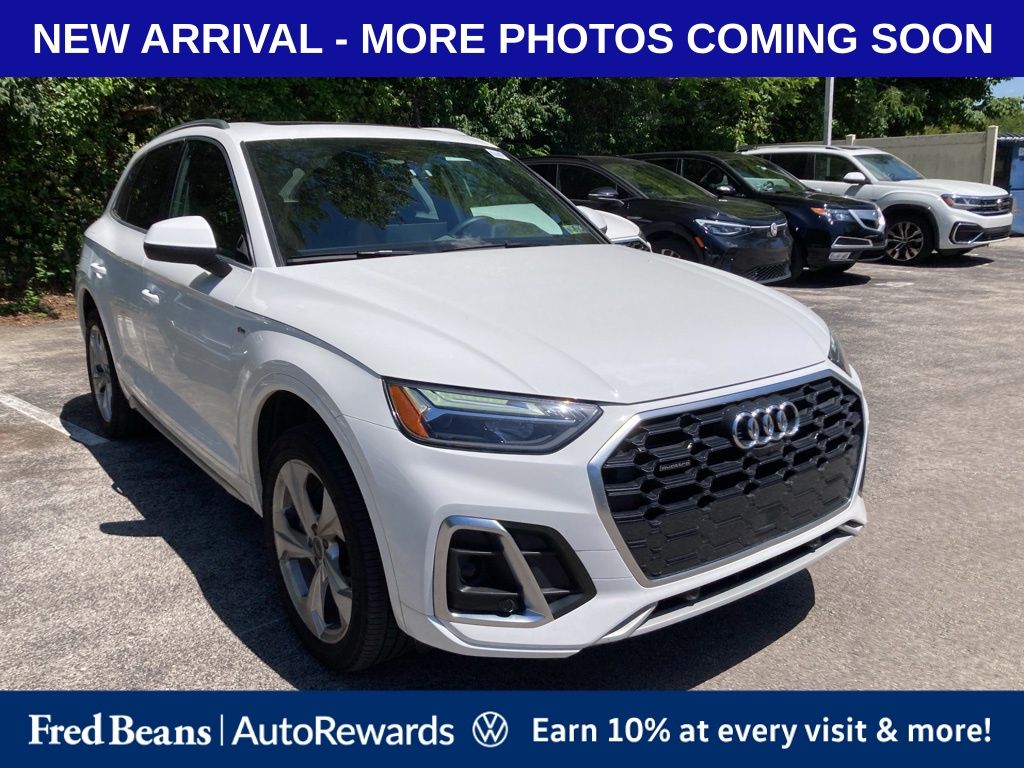 2024 Audi Q5 45 Premium Plus's photo