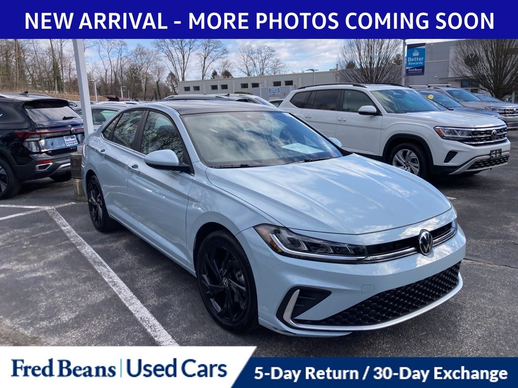 2025 Volkswagen Jetta SE's photo