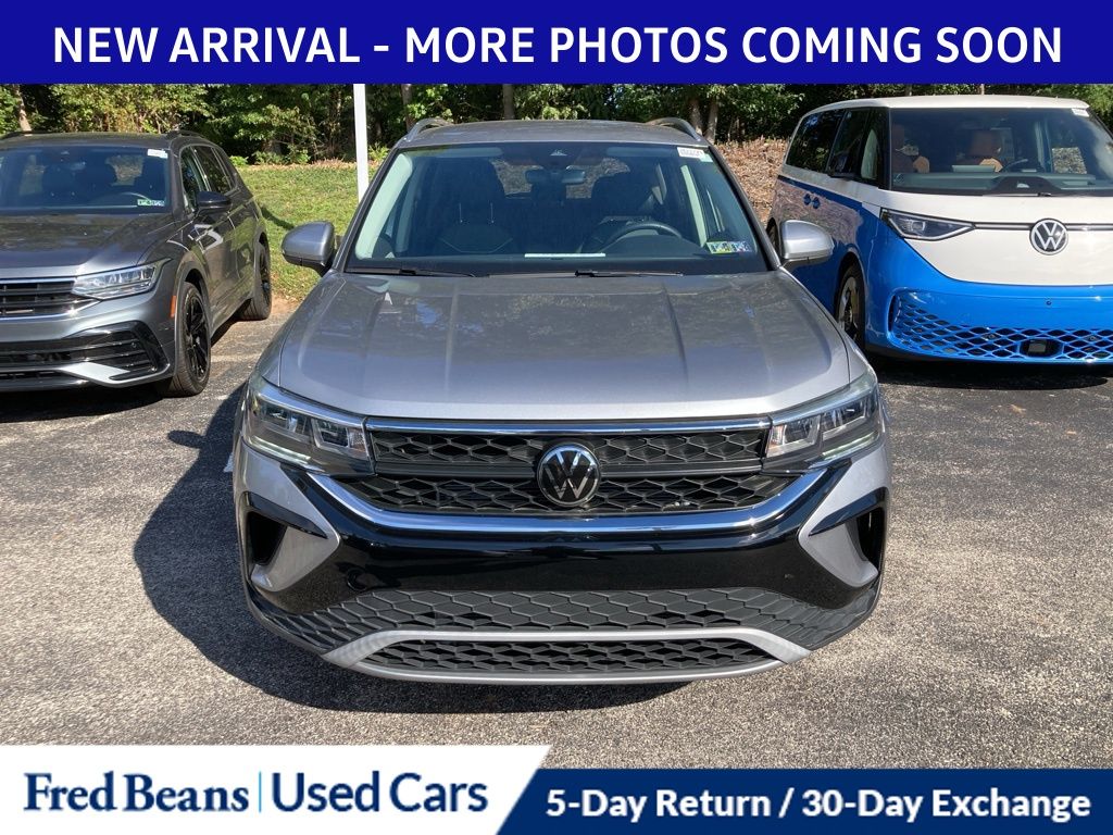 2023 Volkswagen Taos SE photo 2