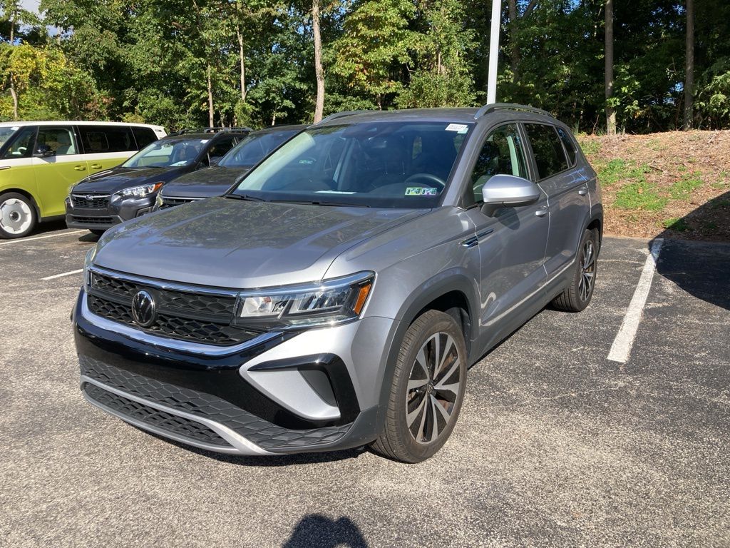 2023 Volkswagen Taos SE photo 3