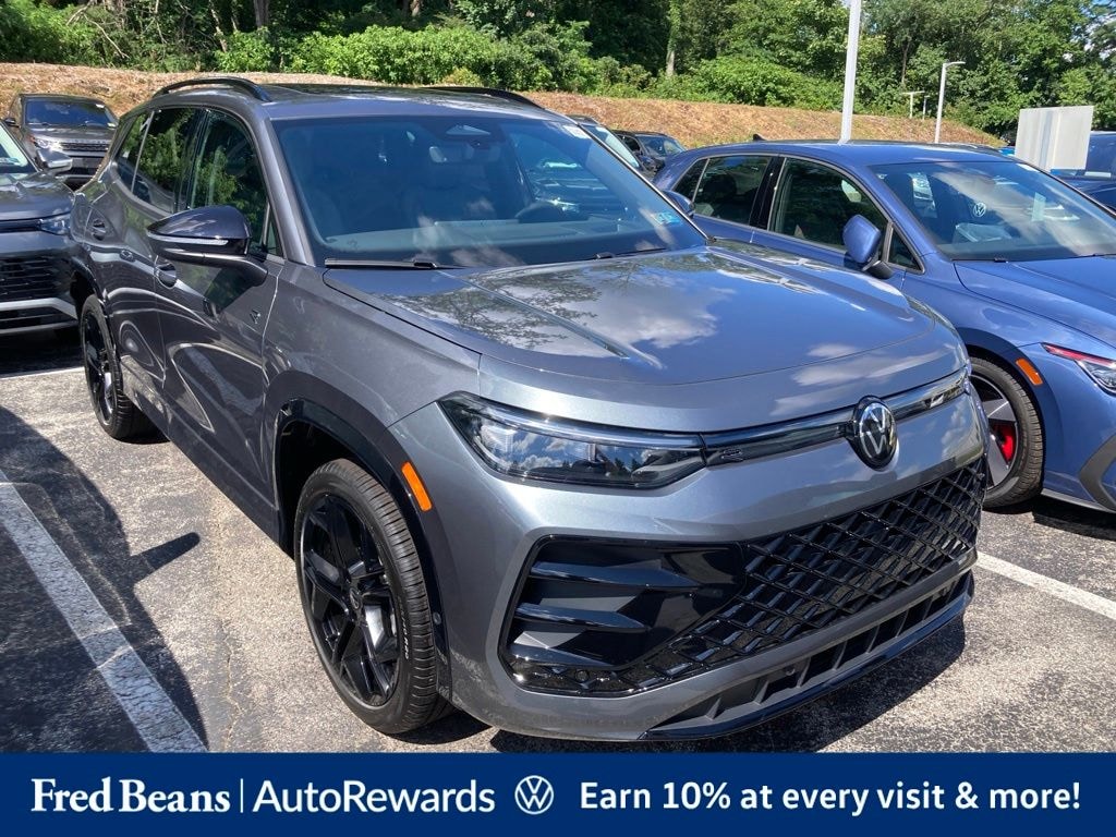 New 2026 Volkswagen Tiguan 2.0T SE R-Line Black SUV