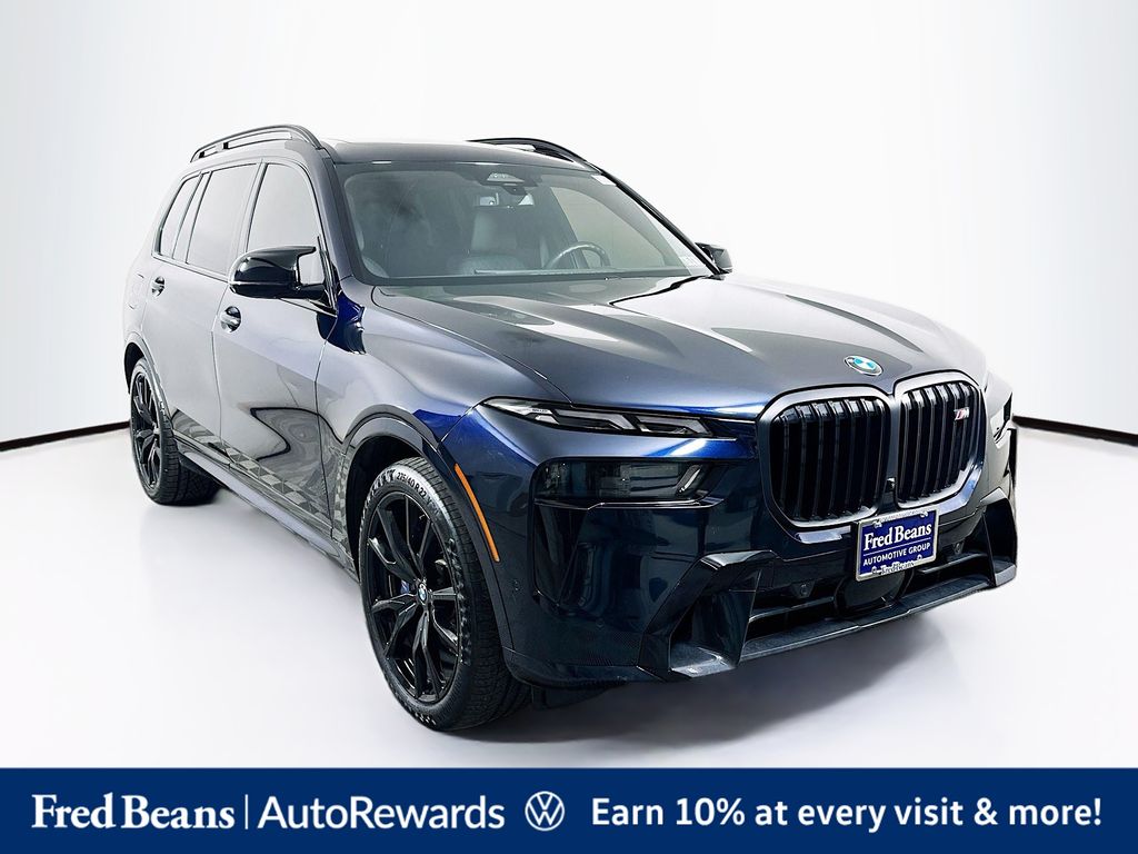 2025 BMW X7 M60i's photo