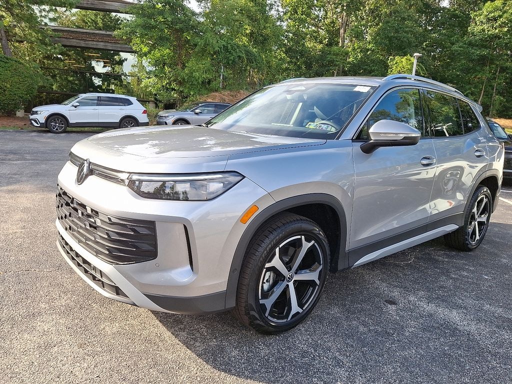 New 2025 Volkswagen Tiguan 2.0T SE SUV