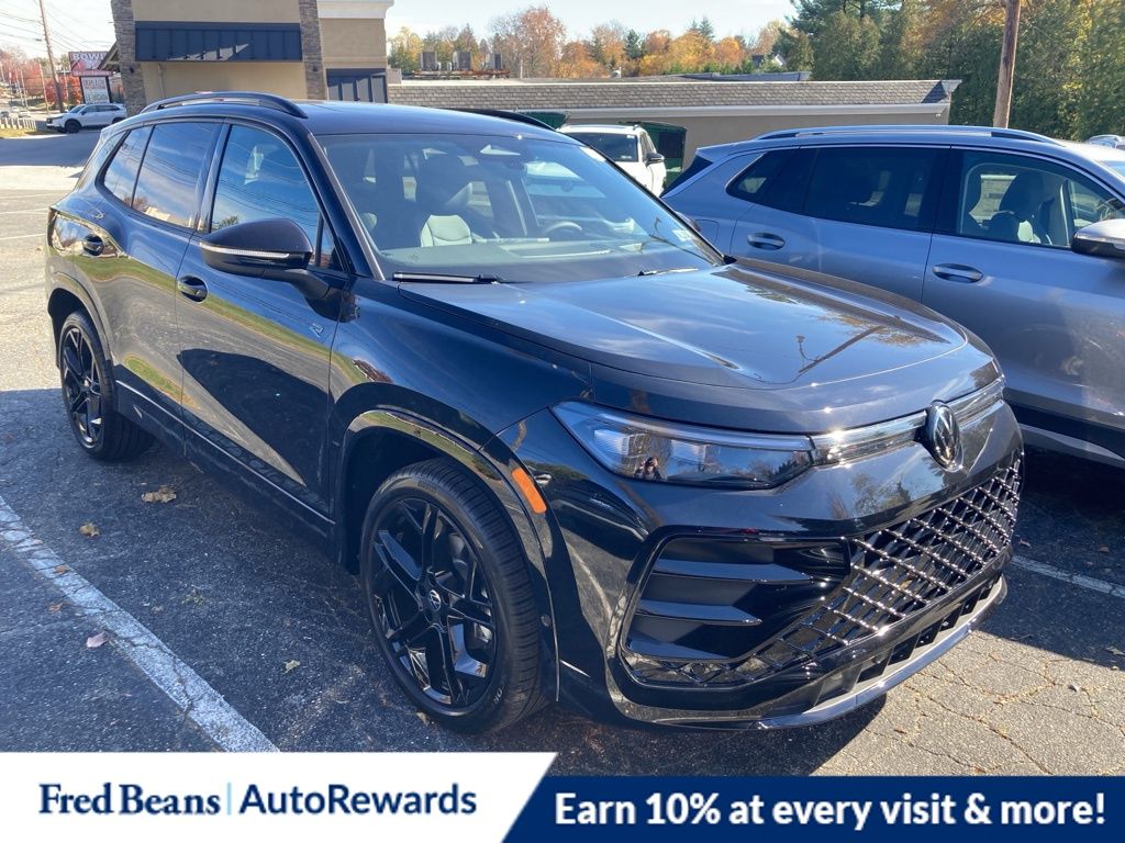 2026 Volkswagen Tiguan SE R-LINE BLACK's photo