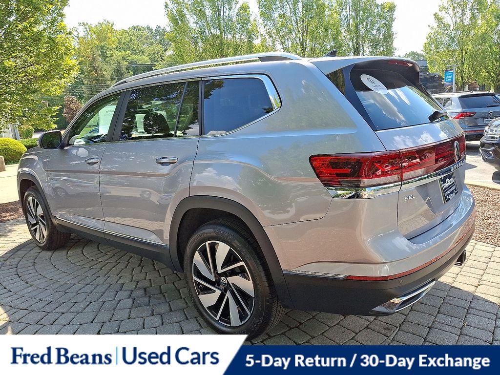 2024 Volkswagen Atlas SEL photo 3