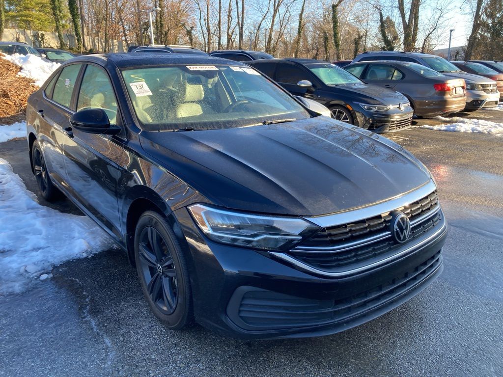 2024 Volkswagen Jetta SE's photo