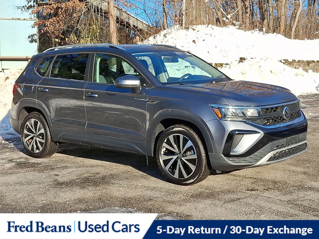 2022 Volkswagen Taos SE's photo