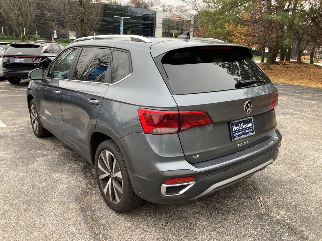 2024 Volkswagen Taos SE photo 4