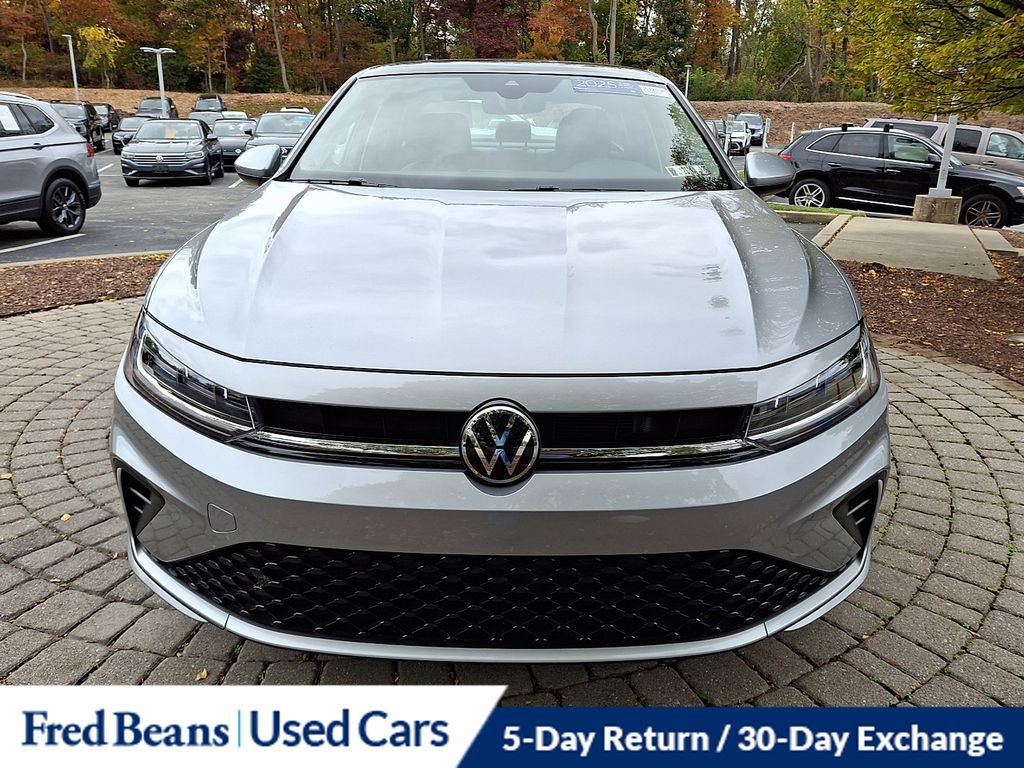 2025 Volkswagen Jetta 1.5T SE photo 2