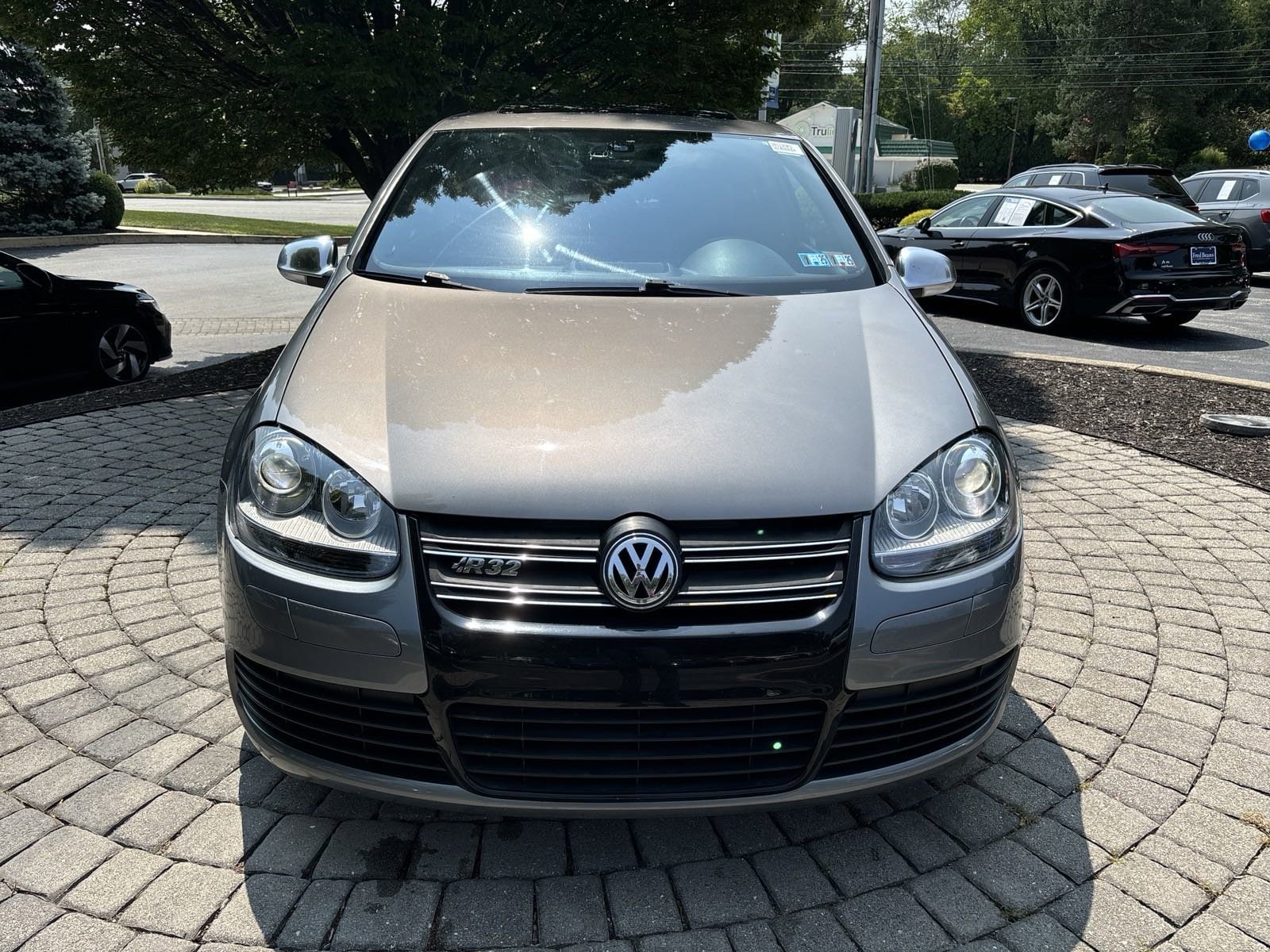 Used 2008 Volkswagen R32 R32 with VIN WVWKC71K18W050245 for sale in Devon, PA