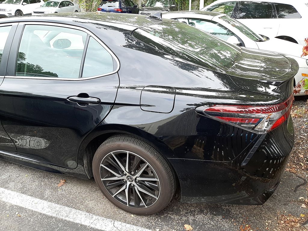 2023 Toyota Camry SE photo 4