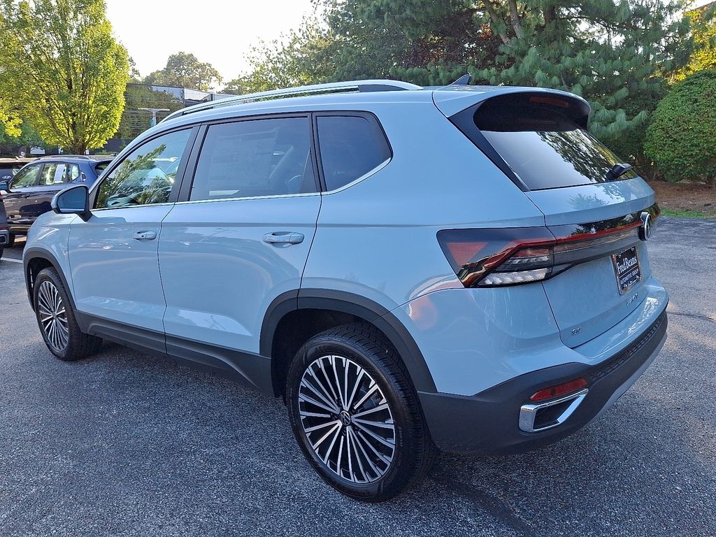 New 2025 Volkswagen Taos 1.5T SE SUV