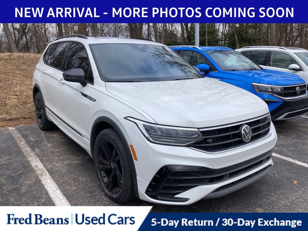 2023 Volkswagen Tiguan SE R-LINE BLACK's photo