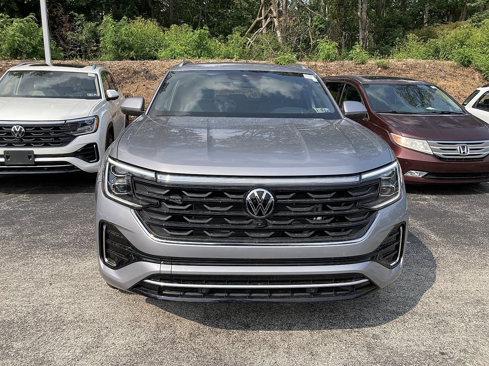 2024 Volkswagen Atlas Cross Sport SEL Premium R-Line photo 2