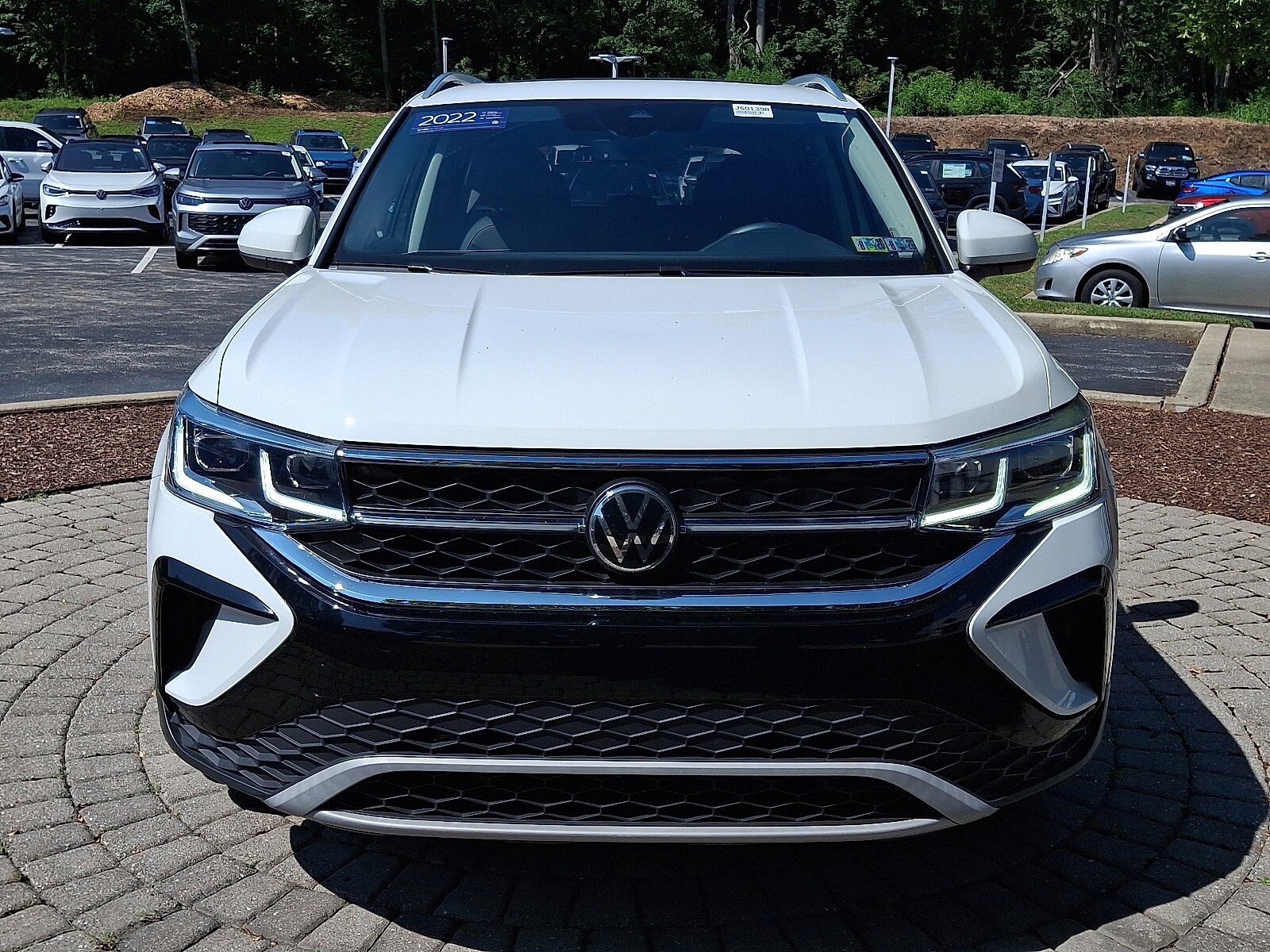 2022 Volkswagen Taos SEL photo 2
