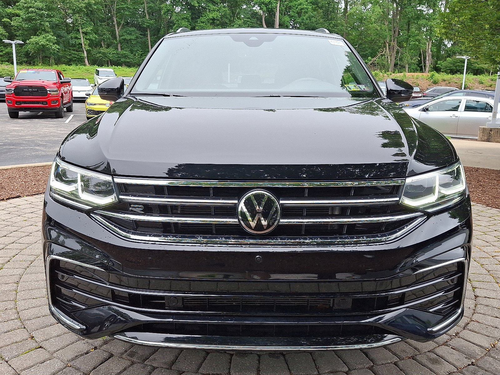 Used 2022 Volkswagen Tiguan SEL R-LINE with VIN 3VV4B7AX2NM172326 for sale in Devon, PA