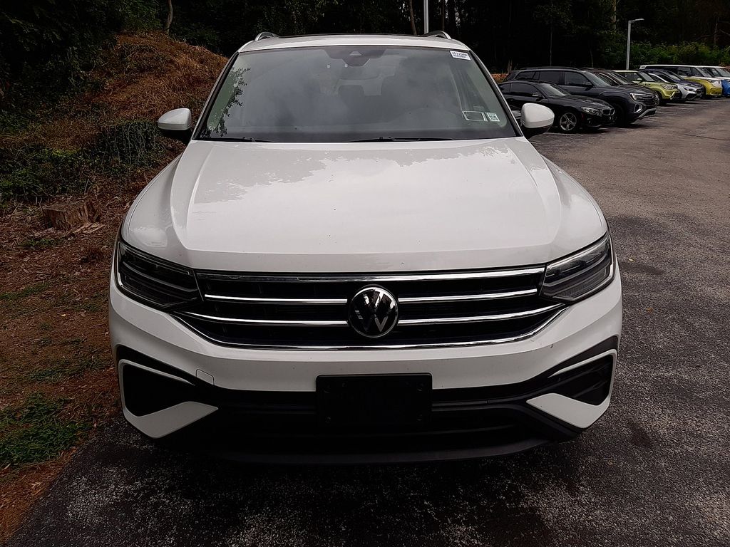 2022 Volkswagen Tiguan SE photo 2
