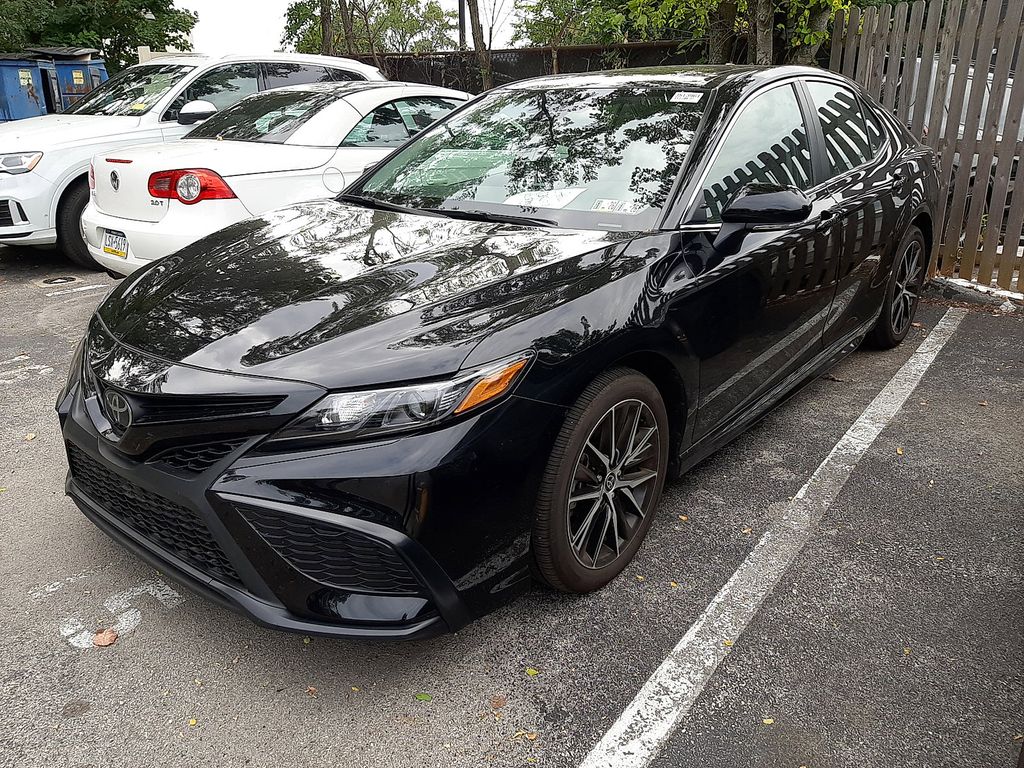 2023 Toyota Camry SE photo 3