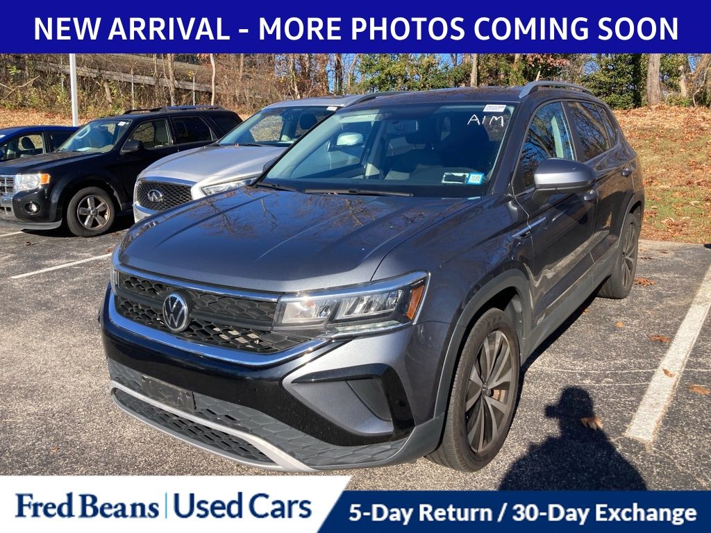 2022 Volkswagen Taos SE photo 3