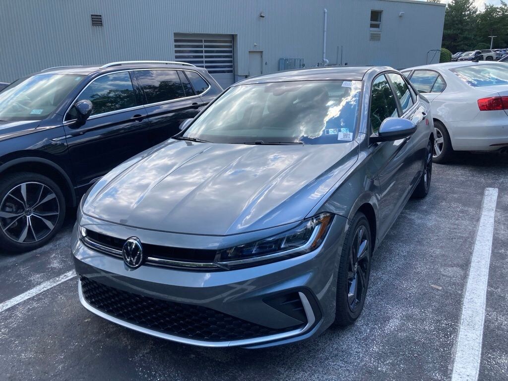 Certified 2025 Volkswagen Jetta 1.5T SE Sedan