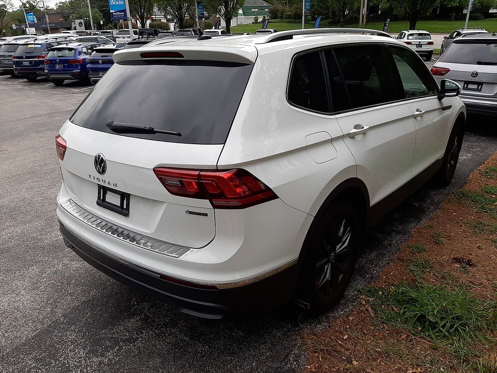 2022 Volkswagen Tiguan SE photo 4