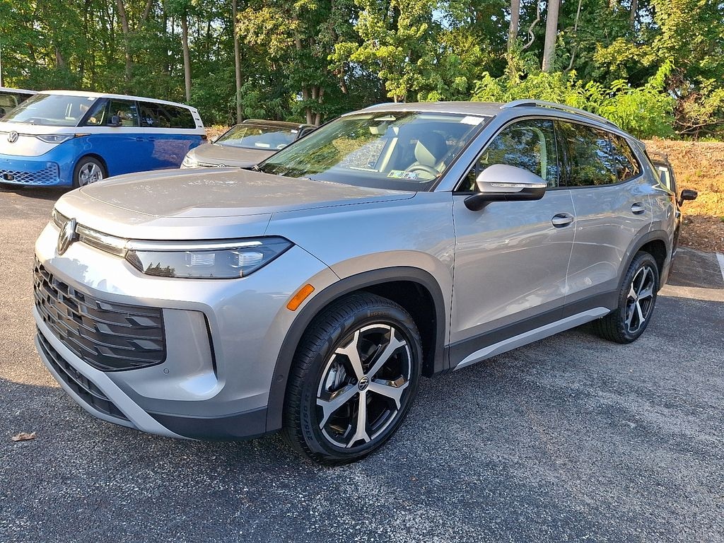 New 2025 Volkswagen Tiguan 2.0T SE SUV