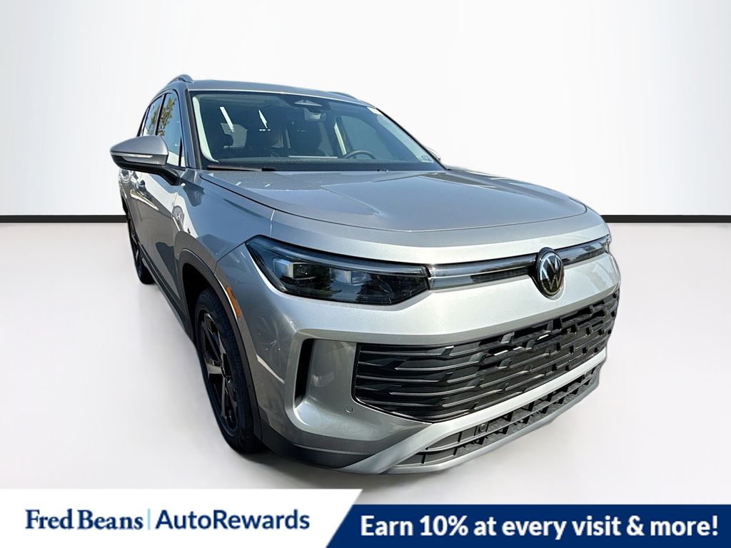 2025 Volkswagen Tiguan SE's photo