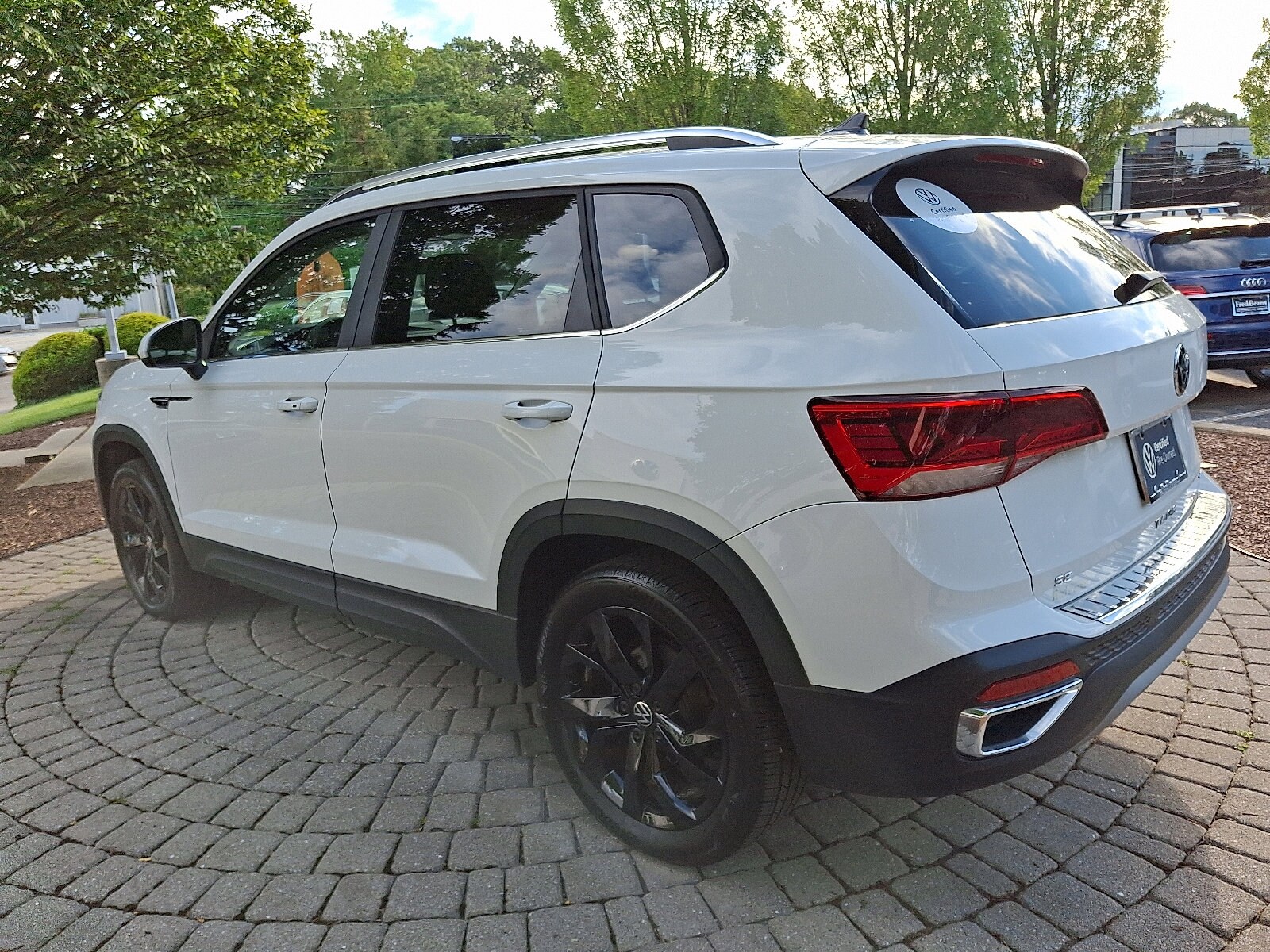 2022 Volkswagen Taos SE photo 3