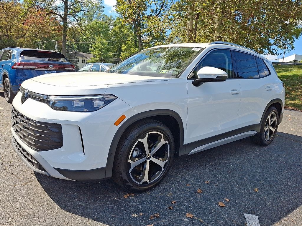 New 2025 Volkswagen Tiguan 2.0T SE SUV