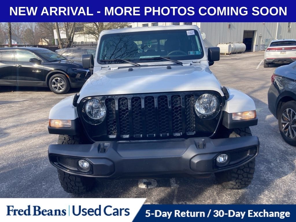 Used 2023 Jeep Gladiator Sport Truck Crew Cab