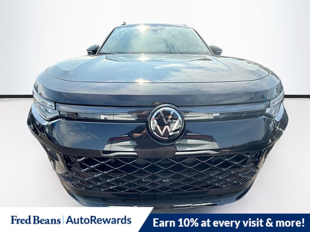 New 2025 Volkswagen Tiguan 2.0T SE R-Line Black SUV