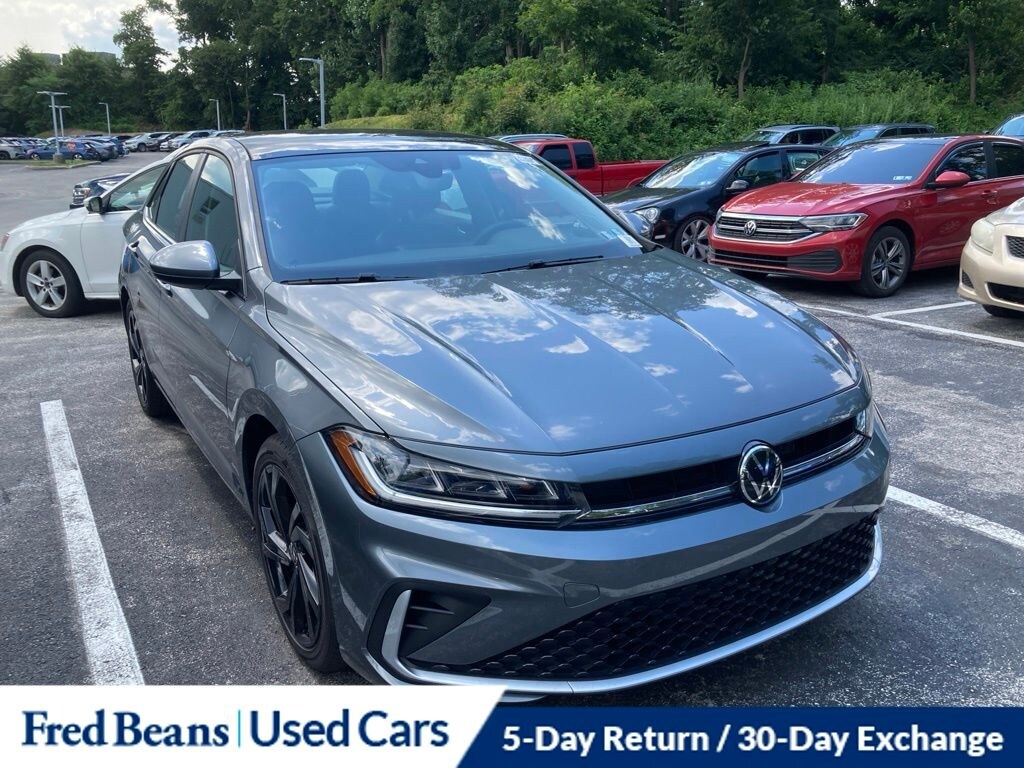 Certified 2025 Volkswagen Jetta 1.5T SE Sedan