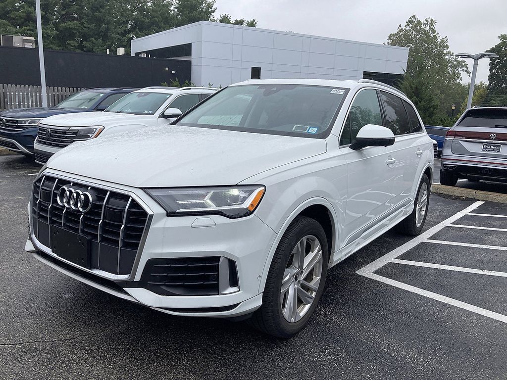 2022 Audi Q7 55 Premium Plus photo 2
