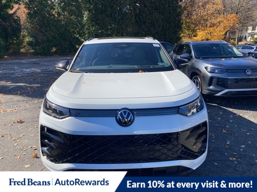 2026 Volkswagen Tiguan SE R-Line Black photo 2