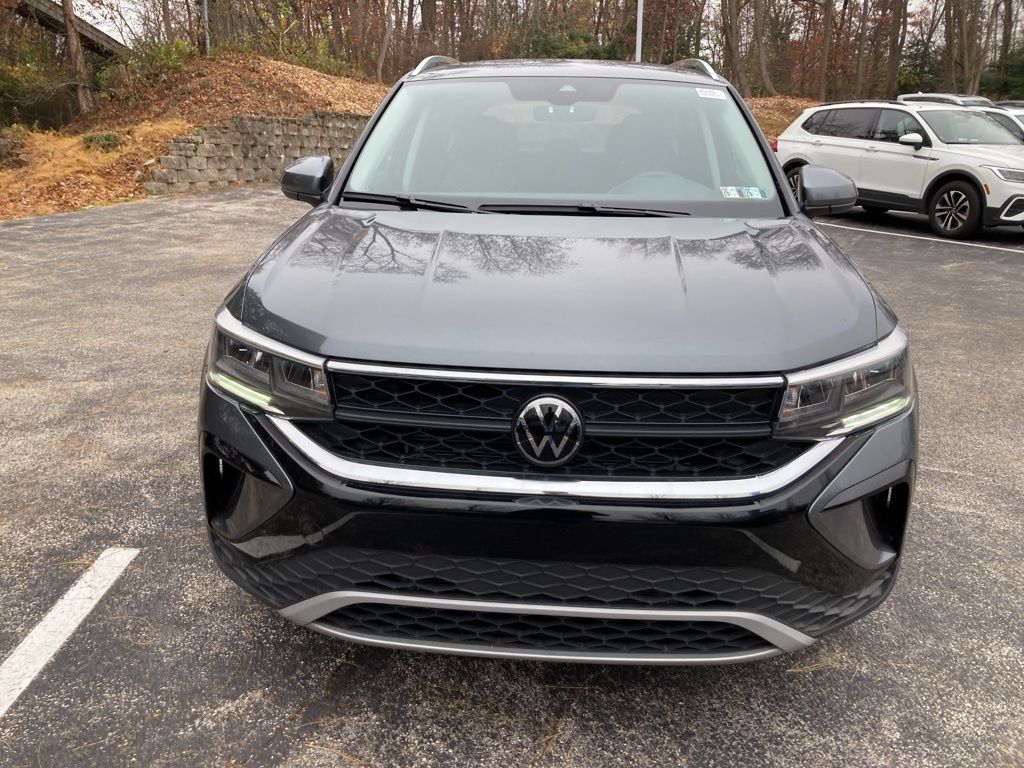2024 Volkswagen Taos SE photo 2