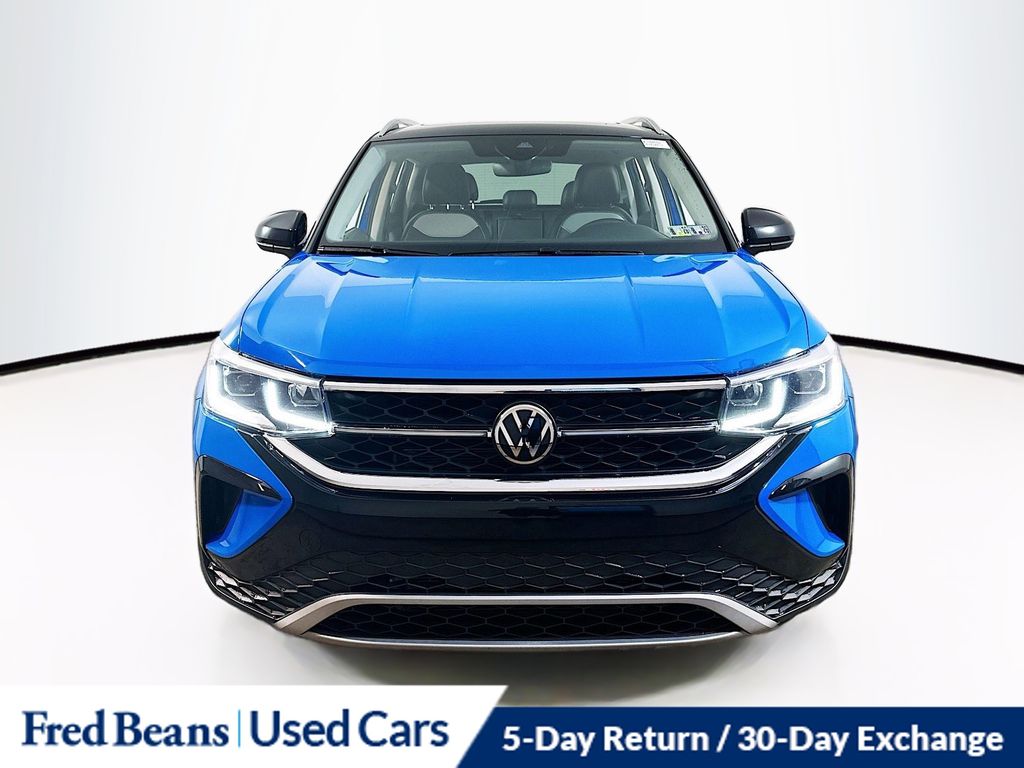 2023 Volkswagen Taos SEL photo 2